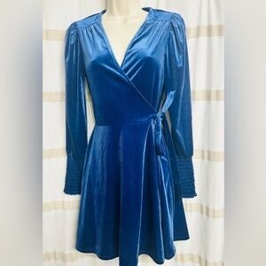 Mi Ami by Francescas’s New Women Deess Blue Velvet V-Neck, Lined, Belted size XS